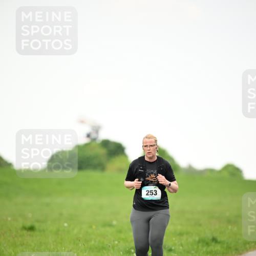 10.05.2026 - 8. Wedeler Halbmarathon Dr. Thomas Lammeyer http://msf.ph/oto/9714828 10.05.2026 12:24:01 Laufen 253 meine-sportfotos.de