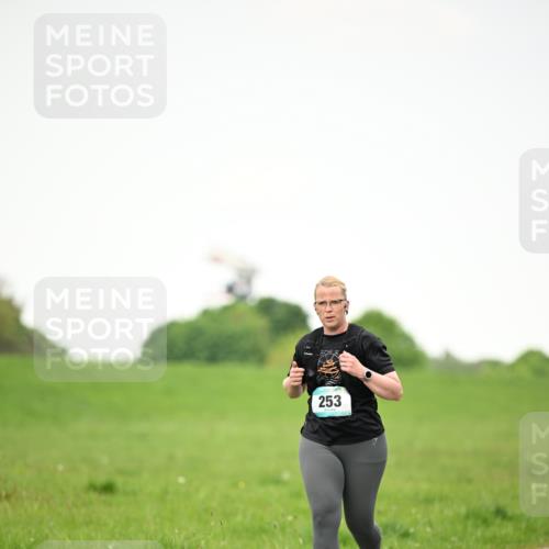 10.05.2026 - 8. Wedeler Halbmarathon Dr. Thomas Lammeyer http://msf.ph/oto/9714829 10.05.2026 12:24:01 Laufen 253 meine-sportfotos.de