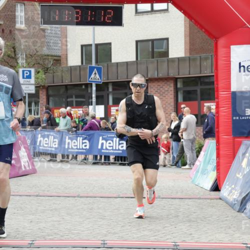 10.05.2026 - 8. Wedeler Halbmarathon Yannick Fuchs http://msf.ph/oto/9714832 10.05.2026 11:31:10 Ziel 277, 852, 910, 981 meine-sportfotos.de