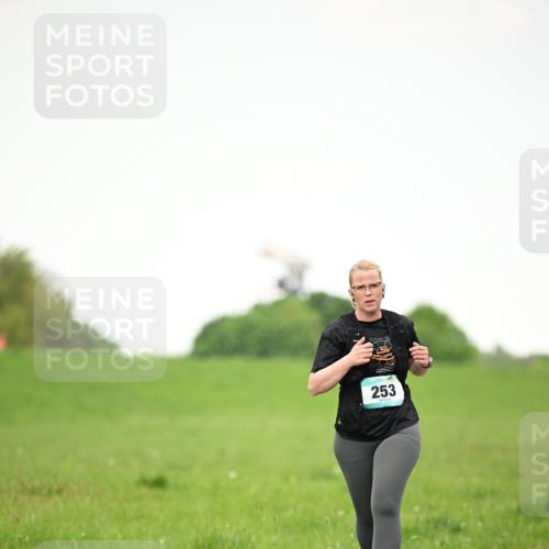 10.05.2026 - 8. Wedeler Halbmarathon Dr. Thomas Lammeyer http://msf.ph/oto/9714833 10.05.2026 12:24:01 Laufen 253 meine-sportfotos.de