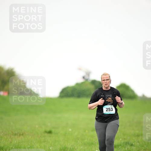 10.05.2026 - 8. Wedeler Halbmarathon Dr. Thomas Lammeyer http://msf.ph/oto/9714834 10.05.2026 12:24:01 Laufen 253 meine-sportfotos.de