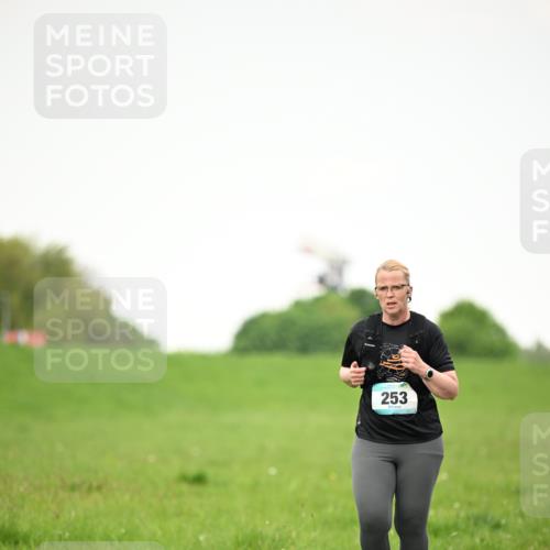 10.05.2026 - 8. Wedeler Halbmarathon Dr. Thomas Lammeyer http://msf.ph/oto/9714835 10.05.2026 12:24:01 Laufen 253 meine-sportfotos.de