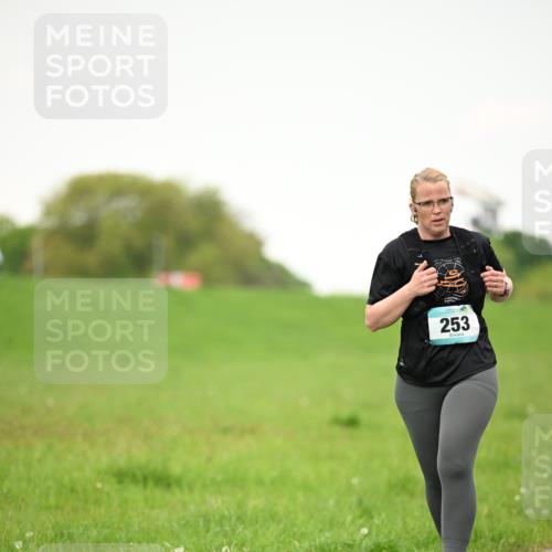 10.05.2026 - 8. Wedeler Halbmarathon Dr. Thomas Lammeyer http://msf.ph/oto/9714849 10.05.2026 12:24:03 Laufen 253 meine-sportfotos.de