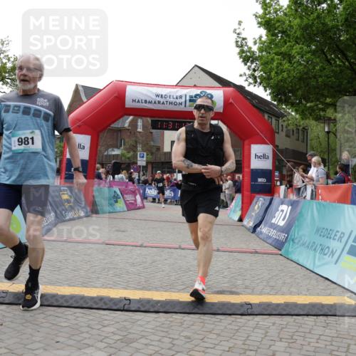 10.05.2026 - 8. Wedeler Halbmarathon Yannick Fuchs http://msf.ph/oto/9714850 10.05.2026 11:31:12 Ziel 277, 852, 981 meine-sportfotos.de