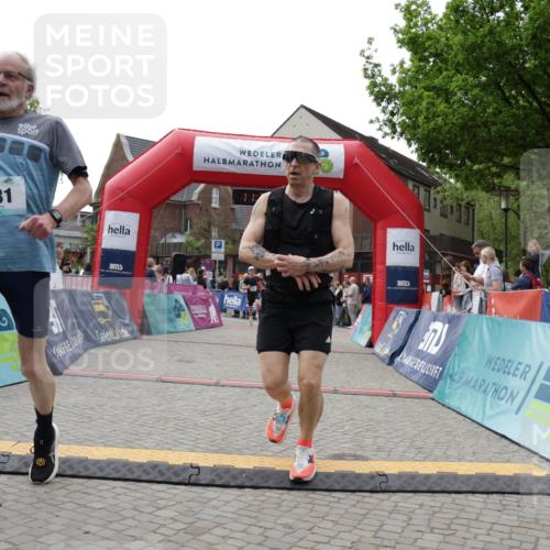 10.05.2026 - 8. Wedeler Halbmarathon Yannick Fuchs http://msf.ph/oto/9714852 10.05.2026 11:31:12 Ziel 277, 852, 981 meine-sportfotos.de
