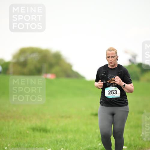 10.05.2026 - 8. Wedeler Halbmarathon Dr. Thomas Lammeyer http://msf.ph/oto/9714853 10.05.2026 12:24:03 Laufen 253 meine-sportfotos.de