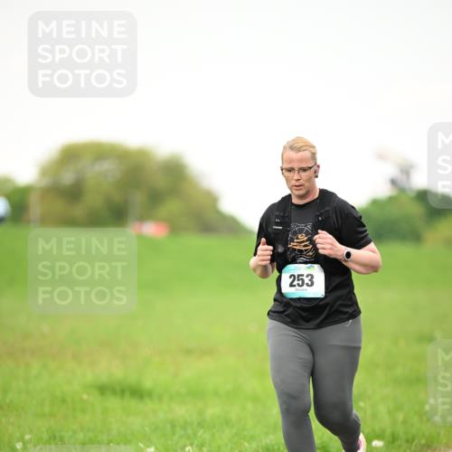 10.05.2026 - 8. Wedeler Halbmarathon Dr. Thomas Lammeyer http://msf.ph/oto/9714854 10.05.2026 12:24:03 Laufen 253 meine-sportfotos.de