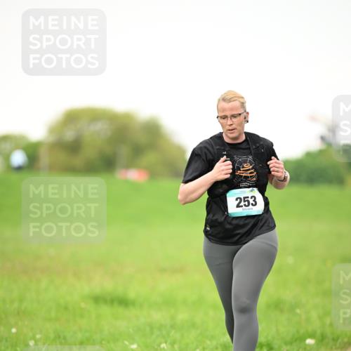 10.05.2026 - 8. Wedeler Halbmarathon Dr. Thomas Lammeyer http://msf.ph/oto/9714859 10.05.2026 12:24:03 Laufen 253 meine-sportfotos.de
