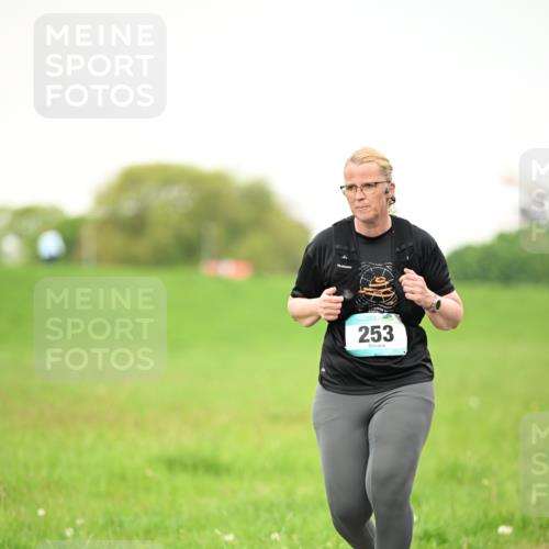 10.05.2026 - 8. Wedeler Halbmarathon Dr. Thomas Lammeyer http://msf.ph/oto/9714861 10.05.2026 12:24:04 Laufen 253 meine-sportfotos.de