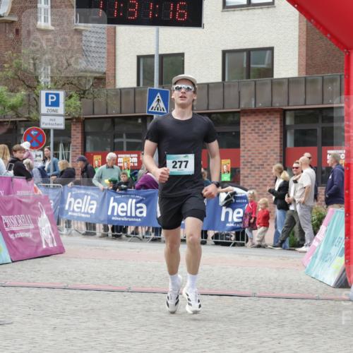 10.05.2026 - 8. Wedeler Halbmarathon Yannick Fuchs http://msf.ph/oto/9714862 10.05.2026 11:31:14 Ziel 277, 852, 981 meine-sportfotos.de