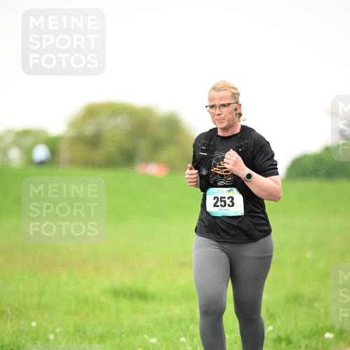 10.05.2026 - 8. Wedeler Halbmarathon Dr. Thomas Lammeyer http://msf.ph/oto/9714863 10.05.2026 12:24:04 Laufen 253 meine-sportfotos.de