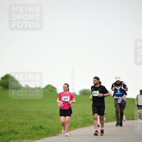 10.05.2026 - 8. Wedeler Halbmarathon Dr. Thomas Lammeyer http://msf.ph/oto/9714869 10.05.2026 12:24:08 Laufen 671, 672 meine-sportfotos.de