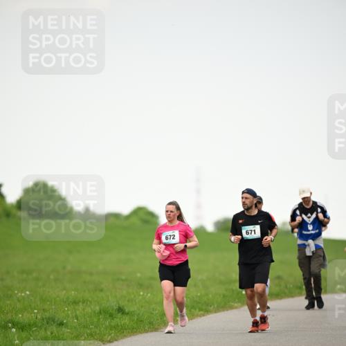 10.05.2026 - 8. Wedeler Halbmarathon Dr. Thomas Lammeyer http://msf.ph/oto/9714872 10.05.2026 12:24:08 Laufen 672, 671 meine-sportfotos.de