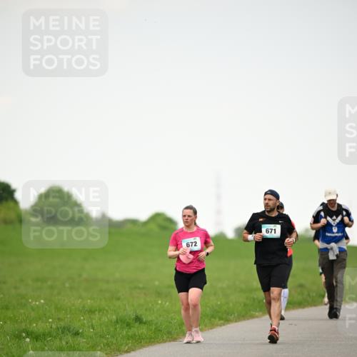 10.05.2026 - 8. Wedeler Halbmarathon Dr. Thomas Lammeyer http://msf.ph/oto/9714874 10.05.2026 12:24:08 Laufen 671, 672 meine-sportfotos.de