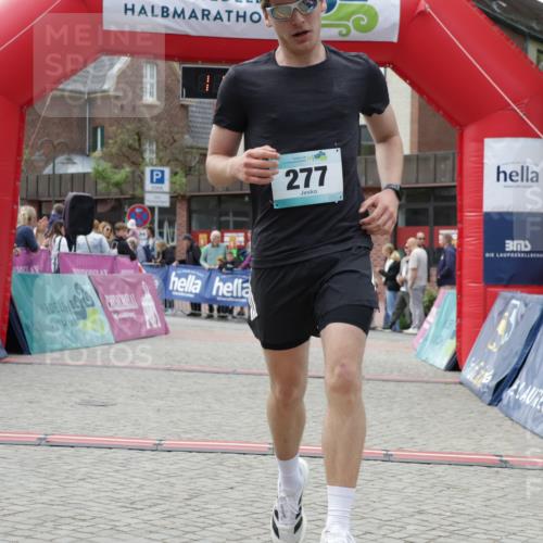 10.05.2026 - 8. Wedeler Halbmarathon Yannick Fuchs http://msf.ph/oto/9714883 10.05.2026 11:31:16 Ziel 277, 852 meine-sportfotos.de