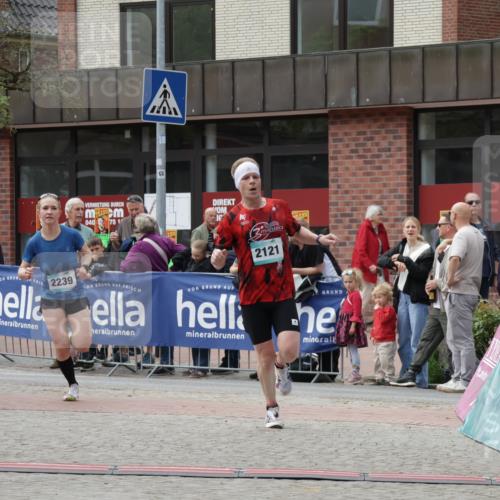 10.05.2026 - 8. Wedeler Halbmarathon Yannick Fuchs http://msf.ph/oto/9714886 10.05.2026 11:31:24 Ziel 2121, 2239 meine-sportfotos.de