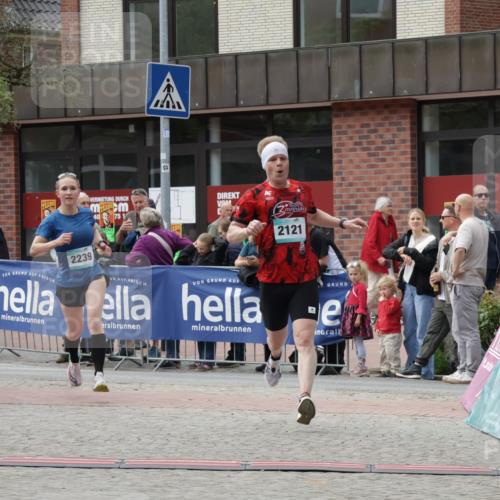 10.05.2026 - 8. Wedeler Halbmarathon Yannick Fuchs http://msf.ph/oto/9714889 10.05.2026 11:31:25 Ziel 2121, 2239 meine-sportfotos.de