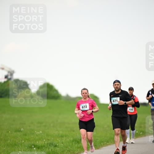 10.05.2026 - 8. Wedeler Halbmarathon Dr. Thomas Lammeyer http://msf.ph/oto/9714892 10.05.2026 12:24:10 Laufen 672, 671, 499 meine-sportfotos.de
