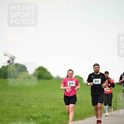 10.05.2026 - 8. Wedeler Halbmarathon Dr. Thomas Lammeyer http://msf.ph/oto/9714895 10.05.2026 12:24:10 Laufen 672, 671, 499 meine-sportfotos.de