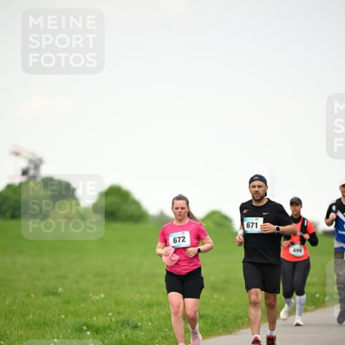 10.05.2026 - 8. Wedeler Halbmarathon Dr. Thomas Lammeyer http://msf.ph/oto/9714900 10.05.2026 12:24:10 Laufen 672, 671, 499 meine-sportfotos.de