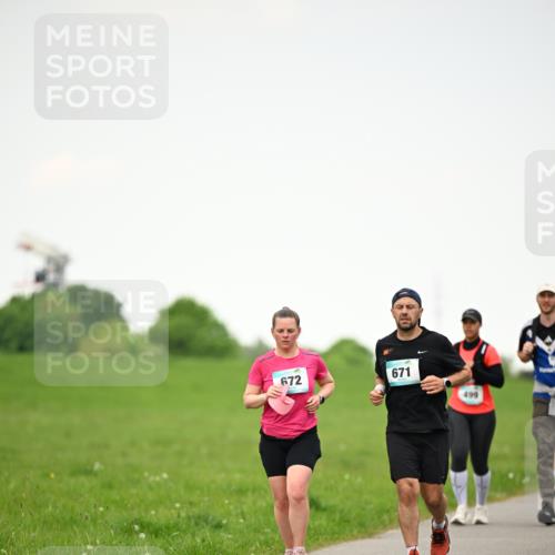 10.05.2026 - 8. Wedeler Halbmarathon Dr. Thomas Lammeyer http://msf.ph/oto/9714901 10.05.2026 12:24:11 Laufen 672, 671, 499 meine-sportfotos.de