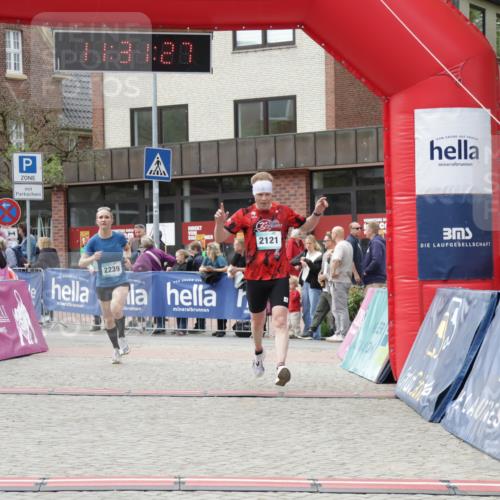 10.05.2026 - 8. Wedeler Halbmarathon Yannick Fuchs http://msf.ph/oto/9714902 10.05.2026 11:31:25 Ziel 2121, 2239 meine-sportfotos.de