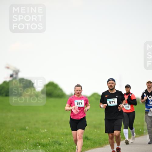10.05.2026 - 8. Wedeler Halbmarathon Dr. Thomas Lammeyer http://msf.ph/oto/9714903 10.05.2026 12:24:11 Laufen 672, 671, 499 meine-sportfotos.de