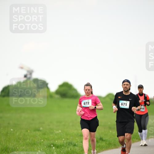 10.05.2026 - 8. Wedeler Halbmarathon Dr. Thomas Lammeyer http://msf.ph/oto/9714904 10.05.2026 12:24:11 Laufen 672, 671, 194 meine-sportfotos.de