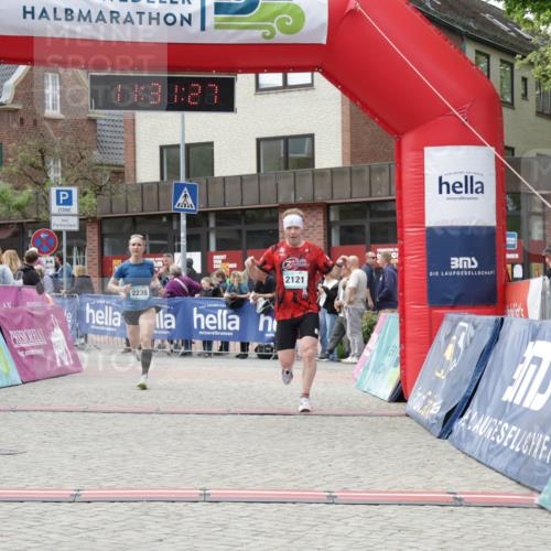 10.05.2026 - 8. Wedeler Halbmarathon Yannick Fuchs http://msf.ph/oto/9714906 10.05.2026 11:31:25 Ziel 2121, 2239 meine-sportfotos.de