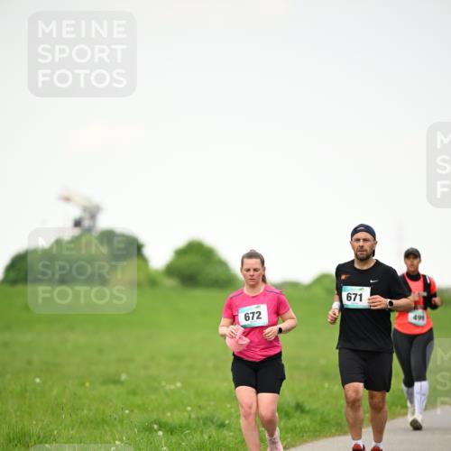 10.05.2026 - 8. Wedeler Halbmarathon Dr. Thomas Lammeyer http://msf.ph/oto/9714907 10.05.2026 12:24:11 Laufen 672, 671, 494 meine-sportfotos.de