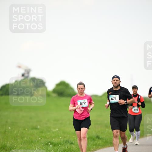 10.05.2026 - 8. Wedeler Halbmarathon Dr. Thomas Lammeyer http://msf.ph/oto/9714909 10.05.2026 12:24:11 Laufen 672, 671, 499 meine-sportfotos.de