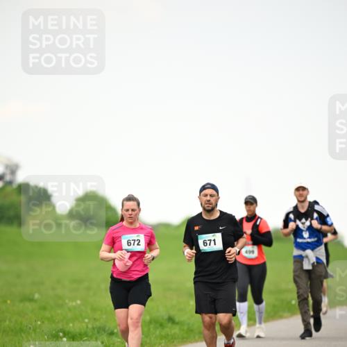 10.05.2026 - 8. Wedeler Halbmarathon Dr. Thomas Lammeyer http://msf.ph/oto/9714910 10.05.2026 12:24:11 Laufen 672, 671, 499 meine-sportfotos.de
