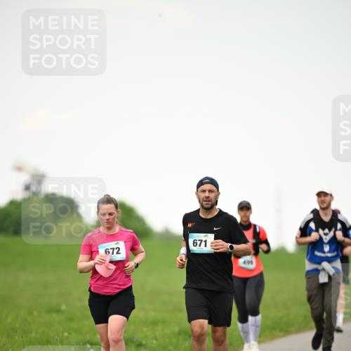 10.05.2026 - 8. Wedeler Halbmarathon Dr. Thomas Lammeyer http://msf.ph/oto/9714913 10.05.2026 12:24:13 Laufen 672, 671, 405 meine-sportfotos.de