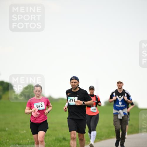 10.05.2026 - 8. Wedeler Halbmarathon Dr. Thomas Lammeyer http://msf.ph/oto/9714917 10.05.2026 12:24:12 Laufen 671, 672 meine-sportfotos.de