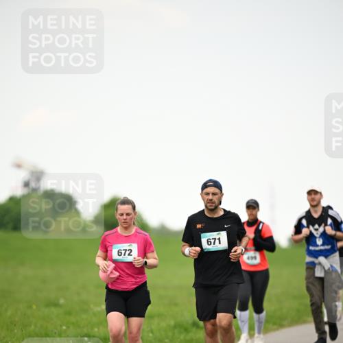 10.05.2026 - 8. Wedeler Halbmarathon Dr. Thomas Lammeyer http://msf.ph/oto/9714918 10.05.2026 12:24:12 Laufen 672, 671, 409 meine-sportfotos.de