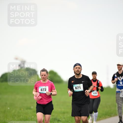 10.05.2026 - 8. Wedeler Halbmarathon Dr. Thomas Lammeyer http://msf.ph/oto/9714922 10.05.2026 12:24:13 Laufen 672, 671, 405 meine-sportfotos.de