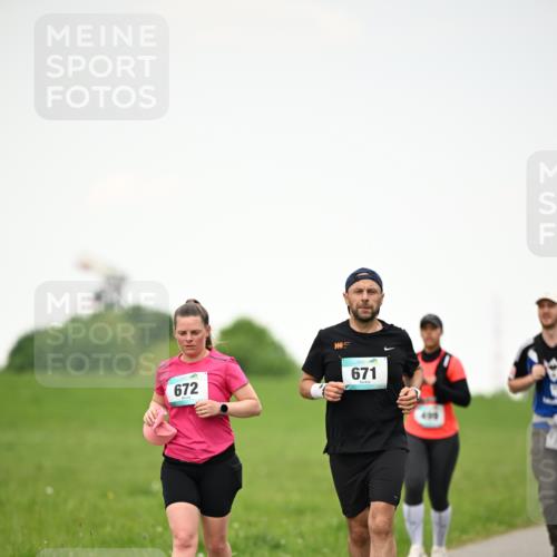 10.05.2026 - 8. Wedeler Halbmarathon Dr. Thomas Lammeyer http://msf.ph/oto/9714923 10.05.2026 12:24:13 Laufen 671, 672 meine-sportfotos.de