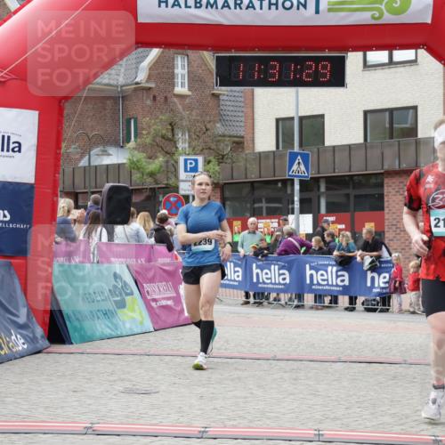 10.05.2026 - 8. Wedeler Halbmarathon Yannick Fuchs http://msf.ph/oto/9714924 10.05.2026 11:31:27 Ziel 2121, 2239 meine-sportfotos.de