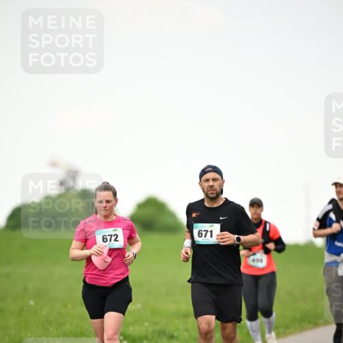 10.05.2026 - 8. Wedeler Halbmarathon Dr. Thomas Lammeyer http://msf.ph/oto/9714927 10.05.2026 12:24:13 Laufen 672, 671, 405 meine-sportfotos.de