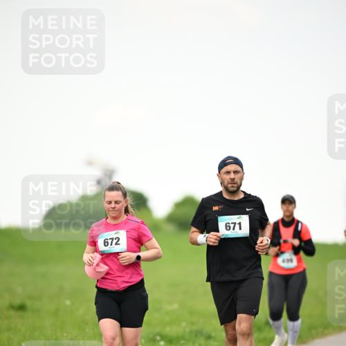 10.05.2026 - 8. Wedeler Halbmarathon Dr. Thomas Lammeyer http://msf.ph/oto/9714930 10.05.2026 12:24:14 Laufen 672, 671, 405 meine-sportfotos.de