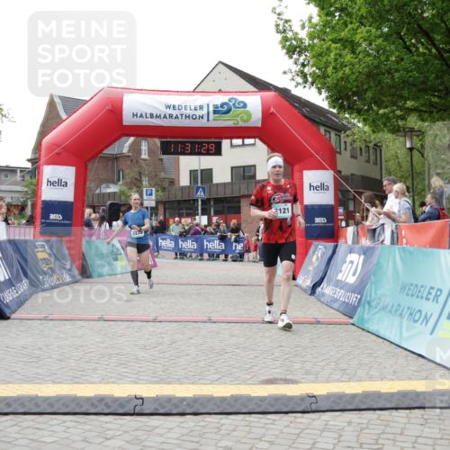 10.05.2026 - 8. Wedeler Halbmarathon Yannick Fuchs http://msf.ph/oto/9714931 10.05.2026 11:31:27 Ziel 2121, 2239 meine-sportfotos.de