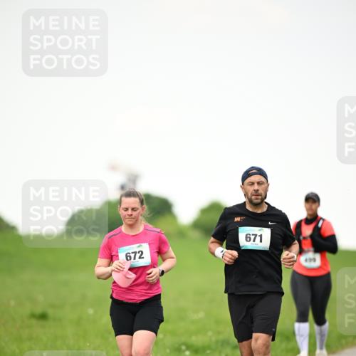 10.05.2026 - 8. Wedeler Halbmarathon Dr. Thomas Lammeyer http://msf.ph/oto/9714934 10.05.2026 12:24:14 Laufen 671, 672 meine-sportfotos.de