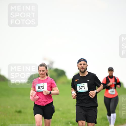 10.05.2026 - 8. Wedeler Halbmarathon Dr. Thomas Lammeyer http://msf.ph/oto/9714936 10.05.2026 12:24:14 Laufen 672, 671, 4100 meine-sportfotos.de