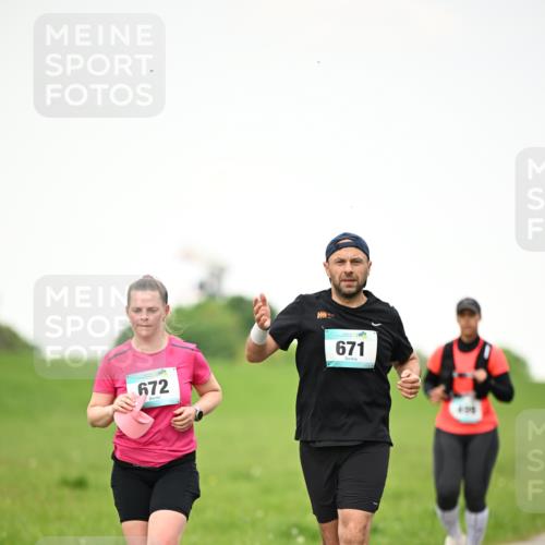 10.05.2026 - 8. Wedeler Halbmarathon Dr. Thomas Lammeyer http://msf.ph/oto/9714939 10.05.2026 12:24:14 Laufen 672, 671, 406 meine-sportfotos.de