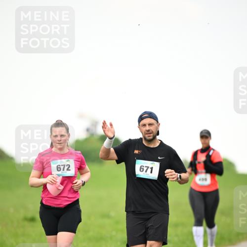 10.05.2026 - 8. Wedeler Halbmarathon Dr. Thomas Lammeyer http://msf.ph/oto/9714940 10.05.2026 12:24:15 Laufen 672, 671 meine-sportfotos.de