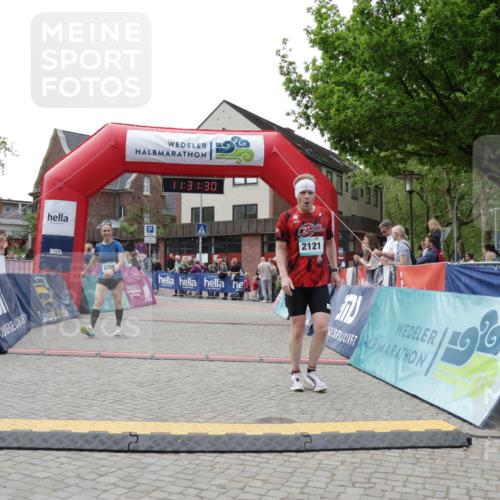 10.05.2026 - 8. Wedeler Halbmarathon Yannick Fuchs http://msf.ph/oto/9714941 10.05.2026 11:31:28 Ziel 83, 2121, 2239 meine-sportfotos.de