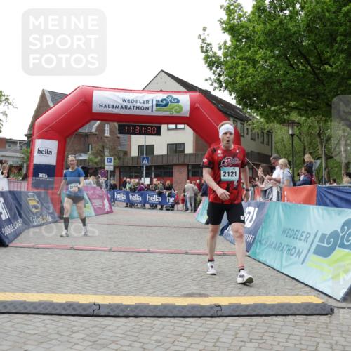 10.05.2026 - 8. Wedeler Halbmarathon Yannick Fuchs http://msf.ph/oto/9714944 10.05.2026 11:31:28 Ziel 83, 2121, 2239 meine-sportfotos.de