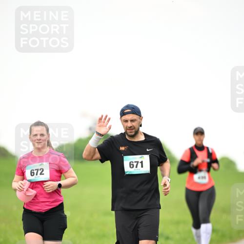 10.05.2026 - 8. Wedeler Halbmarathon Dr. Thomas Lammeyer http://msf.ph/oto/9714945 10.05.2026 12:24:15 Laufen 672, 671 meine-sportfotos.de