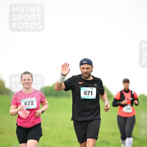 10.05.2026 - 8. Wedeler Halbmarathon Dr. Thomas Lammeyer http://msf.ph/oto/9714947 10.05.2026 12:24:15 Laufen 672, 671 meine-sportfotos.de