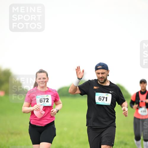 10.05.2026 - 8. Wedeler Halbmarathon Dr. Thomas Lammeyer http://msf.ph/oto/9714948 10.05.2026 12:24:15 Laufen 672, 671 meine-sportfotos.de